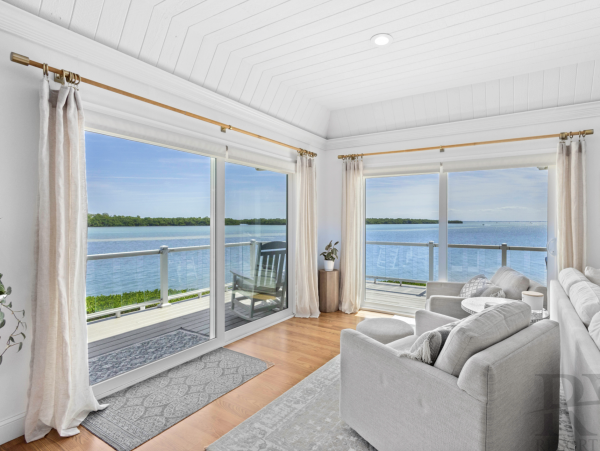 Waterfront Retreat with 4 Bedrooms in Longboat Key